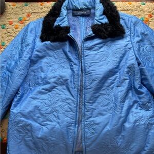 Stylish Women's Blue Puffer Jacket with Black Fur Collar